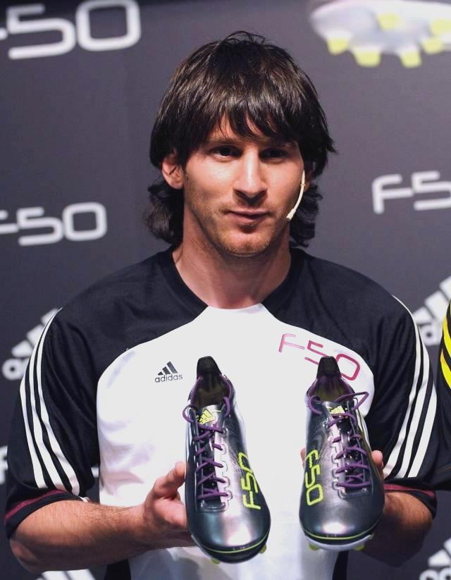 梅西遭遇批评，转会传闻引发热议(梅西遭遇批评,转会传闻引发热议是真的吗)